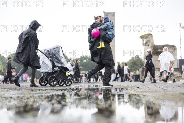 Festival visitor with child at the Lollapalooza Festival in the Olympic Stadium and on the Maifeld,