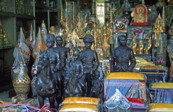 Window display, soldiers, cavalry, figurines, Bangkok, Thailand, December 2002, vintage, retro,