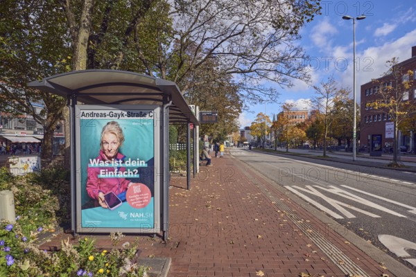 Bus stop Andreas-Gayk-Straße C, bus lane, bus shelters, advertising poster, advertisement NAH.SH