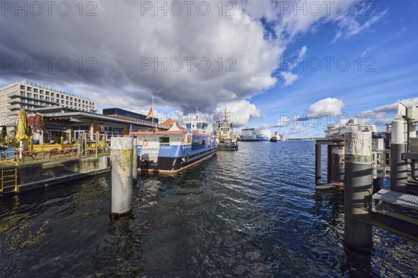 Kiel Fjord, harbor, duckdalben, quay, passenger ship, tugboat, ferry ship, ships, general