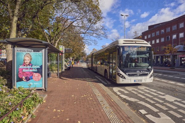 Andreas-Gayk-Straße C bus stop, bus line 15 to Kiel Hbf, Kieler Verkehrsgesellschaft, bus lane, bus