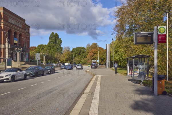 Bus stop Rathaus - Opernplatz, public transport, public transport, vehicles, parking strips,