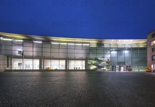 Neues Museum, State Museum of Art and Design, in evening lighting, Luitpoldstr. 5, Nuremberg,
