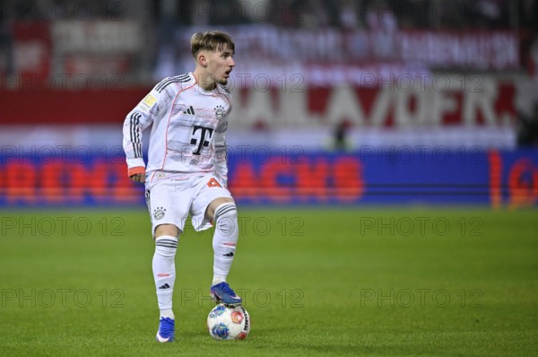 Lennart Karl Bayern Munich FCB (42) Action on the ball Voith-Arena, Heidenheim, Baden-Württemberg,