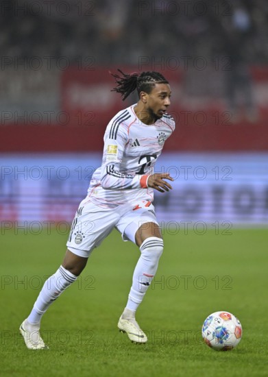 Michael Olise FC Bayern Munich FCB (17) Action on the ball Voith-Arena, Heidenheim,