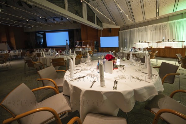 An empty function room with a closed presentation and festive decor, Christmas party Dekra