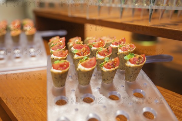 Creative starter with tomatoes in hearty waffle cups, Christmas party Dekra Congresshotel Wart,