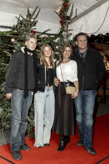 Sascha Vollmer (The BossHoss) with his woman Jennifer Vollmer and their children Johnny and