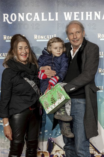 Leander Haußmann with sister Iris and grandson Fritz at the premiere of the 21st Original Roncalli