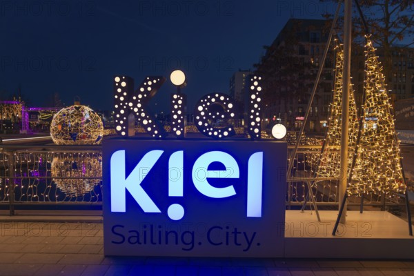 Christmas decoration in Kiel am Holstenfleet, Kleiner Kiel Canal, city center, Christmas, lighting,