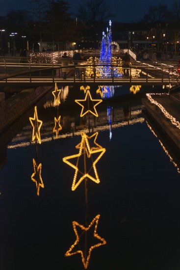 Christmas decoration in Kiel am Holstenfleet, Kleiner Kiel Canal, city center, Christmas, lighting,