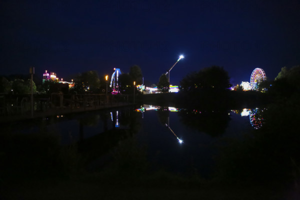 Fairground in Ulm Friedrichsau at night, folk festival, hustle and bustle, fair, Ferris wheel,
