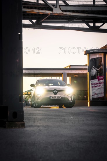 Car in evening lighting on an urban sidewalk surrounded by lanterns, Deer E-Carsharing, Renault