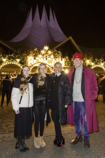 Reiner Schöne with woman Anja Schöne and children Charlotte-Sophie and Olivia at the premiere of