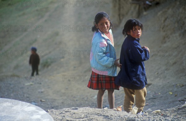 Children, girls, Andean highlands between Cusco and Puno, Peru, South America, September 1997,