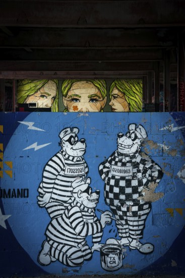 Graffiti on the former US eavesdropping facility on Teufelsberg in Grunewald, tank busters, comic,