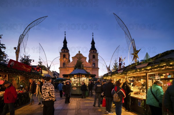 Protestant city church, angel figure, angel motif, people, visitors, baroque Christmas market, blue