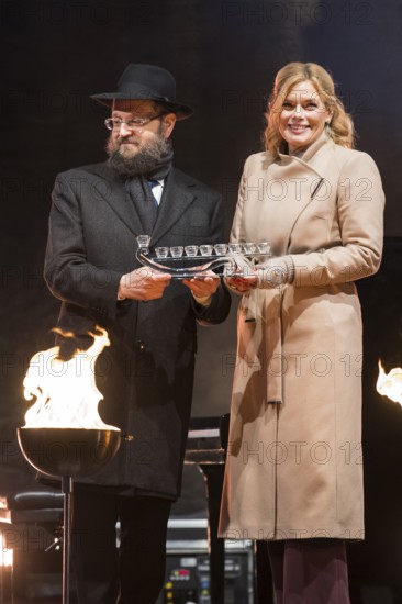 Julia Klöckner (President of the German Bundestag) receives a gift from Yehuda Teichtal (Rabbi of