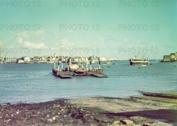 Portsmouth Floating Bridge chain ferry operated between Portsmouth and Gosport. until 1959,