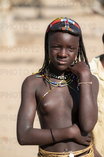Portrait, brightly decorated girl of the Hakaona tribe, also Havakona or Hakawona, near Opuwo,