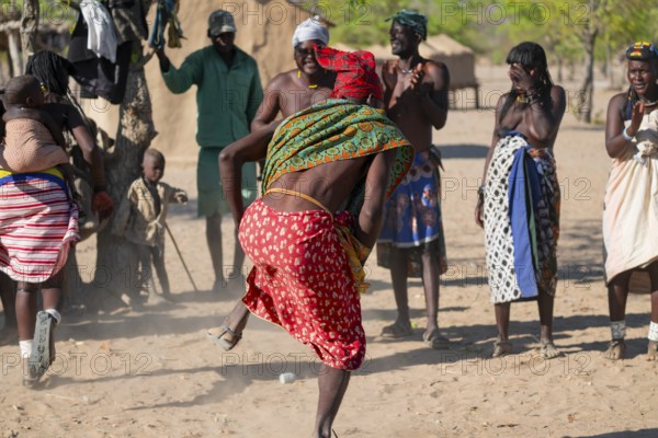 Traditional dance, brightly decorated woman and men from the Hakaona tribe also Havakona or