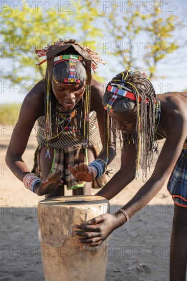 Traditional dance, brightly decorated woman of the Hakaona tribe, also Havakona or Hakawona, at