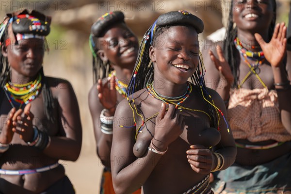 Traditional dance, brightly decorated woman of the Hakaona tribe, also Havakona or Hakawona, near