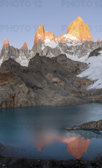 Laguna de los Tres, sunrise, alpine glow, glaciers and glaciers Lake de los Tres, mountains and