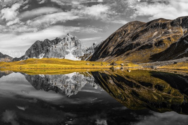 Mountain panorama in autumn, Eissee, Oytal, behind Großer Wilder, 2379m, Hochvogel and Rosszahn