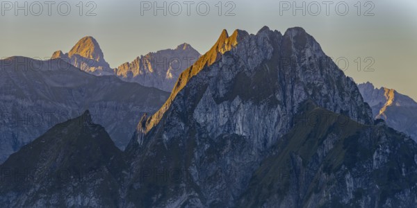 Mountain panorama at sunrise from Nebelhorn, 2224 m, to Höfats 2259 m, behind it the Große