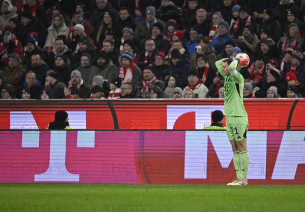 Goalkeeper Manuel Neuer FC Bayern Munich FCB (01) taking a throw-in, action Allianz Arena, Munich,