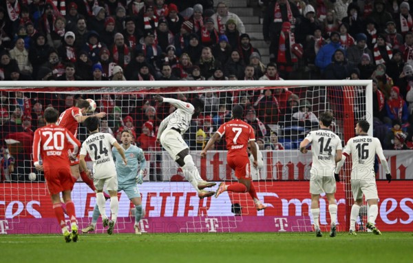 Penalty area scene, goal area scene header duel duel action Harry Kane FC Bayern Muenchen FCB (09)