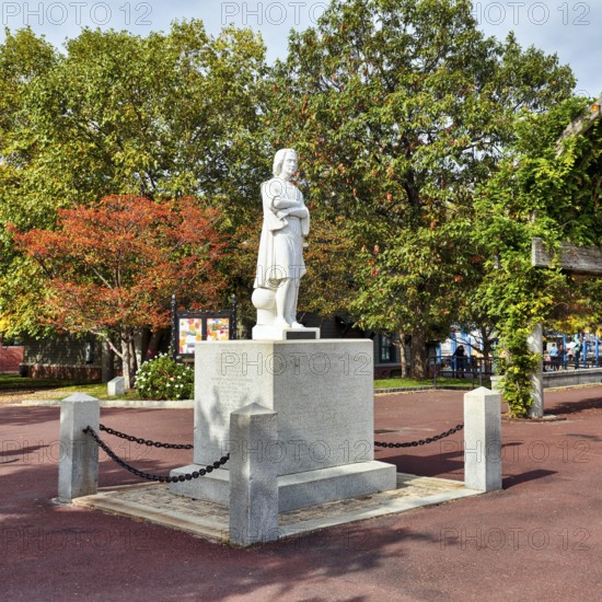 Christopher Columbus monument, white marble statue, Indian Summer, Christopher Columbus Waterfront