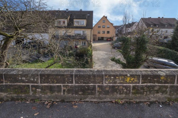 Historic city wall built in the 14th century, old town houses behind, Lauf an der Pegnitz, Middle