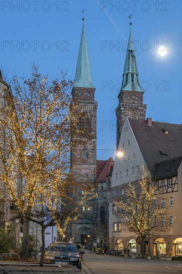 Sebaldus Church, decorated trees in front during Advent, wine market, Nuremberg, Middle Franconia,