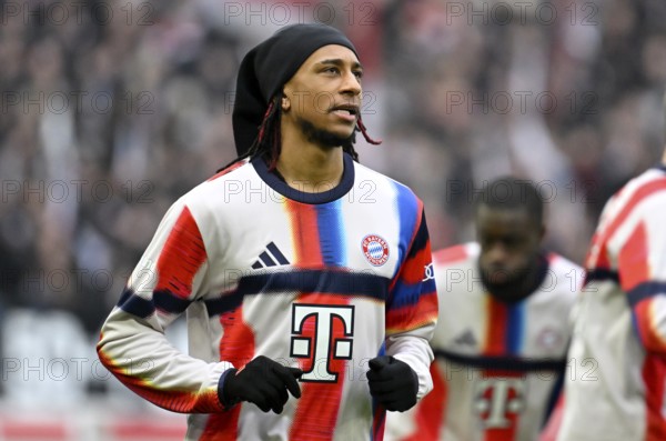 Michael Olise FC Bayern Munich FCB (17) with tube cap Warm-up training MHPArena, MHP Arena