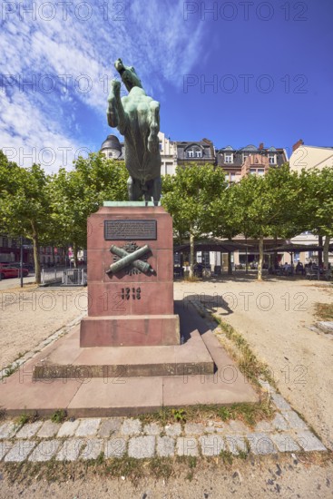 Orange monument, resistance fighter Hermann Kaiser, horse sculpture, trees, general architecture,