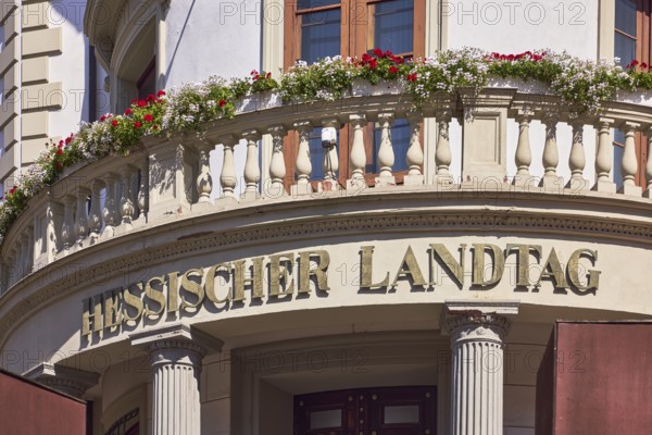 Hessian state parliament, sign state parliament, balcony, flower boxes, round, sunny, Schlossplatz,