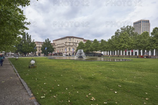 Green spaces, lantern, lawn, paths, trees, Platanus × acerifolia (Platanus ×hispanica), fountain,