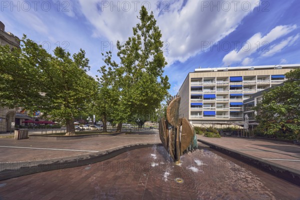 Fountain complex, bronze sculpture, sculptor Ernst Dostal, general architecture, residential and