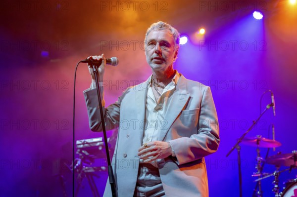 BAXTER DURY (son of Ian Dury), musician, singer, indie/pop, GB, ALLBARONE TOUR, live on 01.12.2025