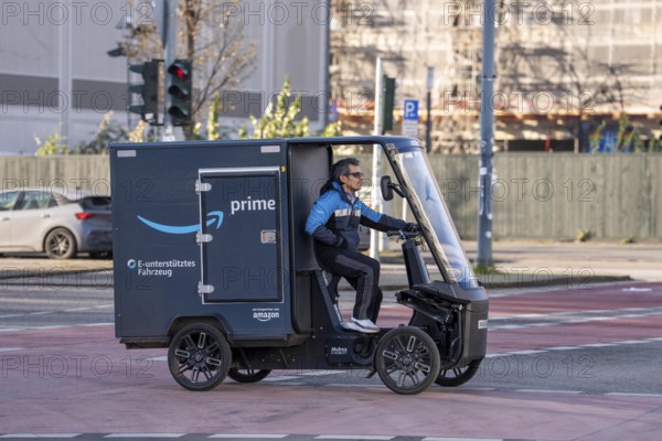 E-cargo bike, e-cargo bike delivery vehicle, pedal drives with e-motor assistance, from the