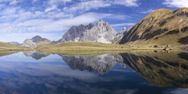 Mountain panorama in autumn, Eissee, Oytal, behind Großer Wilder, 2379m, Hochvogel and Rosszahn