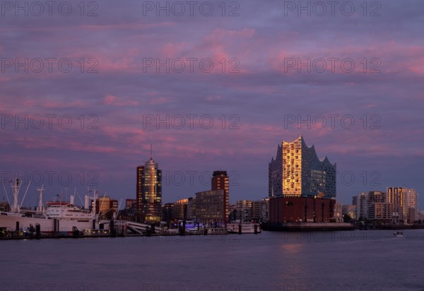 View over the Norderelbe to Elbe Philharmonic Hall, Elphie, museum ship Cap San Diego, Columbus