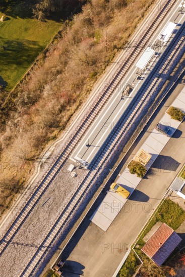 Railway line and platform in rural surroundings, with surrounding roads and vegetation, new Hermann