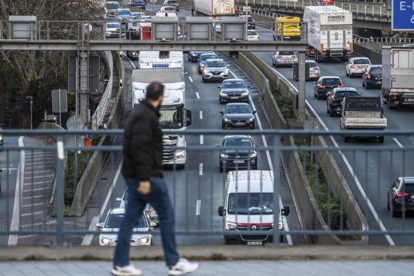 Autobahn A40, Ruhrschnellweg, traffic jams on both roads, at the Ruhrschnellwegstunnel in Essen,