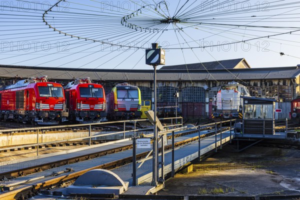 Turntable and overhead line spider, behind it modern locomotives of the Austrian Federal Railways,