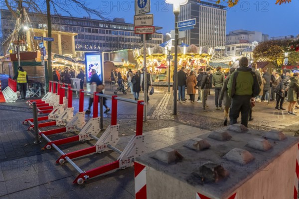Christmas market in Essen, secured by mobile anti-terrorist lock, modular, movable barrier against