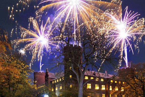 Big fireworks from the towers of Kurcölnischer Castle to Martin's procession in the evening, Old