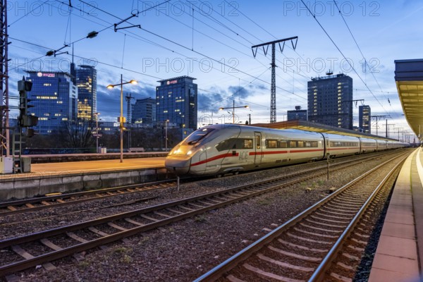 ICE trains, in Essen main station, on the platform, North Rhine-Westphalia, Germany